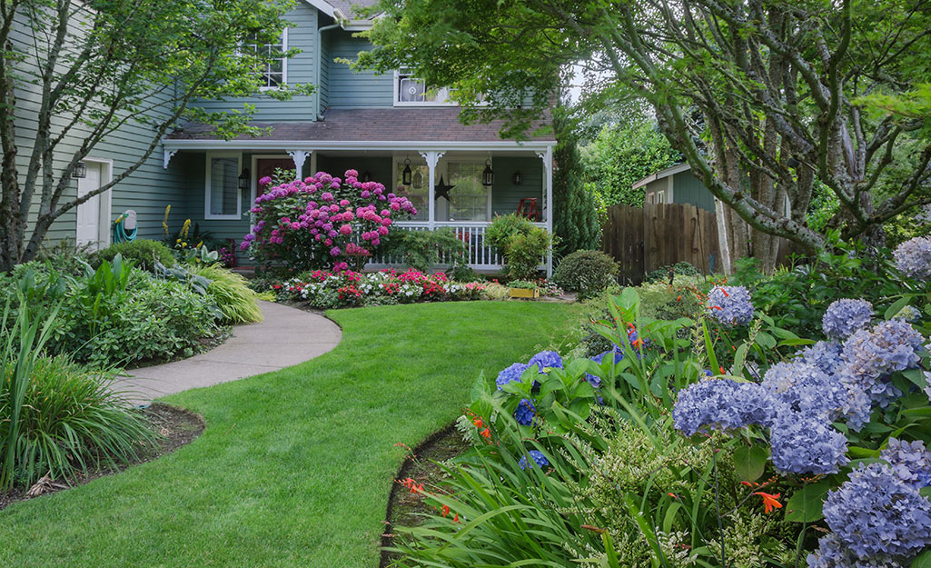 Late Summer Lawn Care: 7 Essential Tips for a Green and Healthy Lawn 3 front yard landscaping section 1
